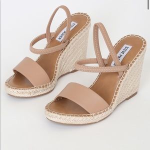 Steve Madden tan wedges